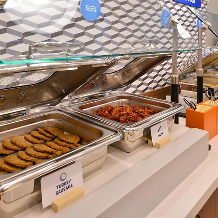 埃芬汉姆智选假日套房酒店 外观 照片